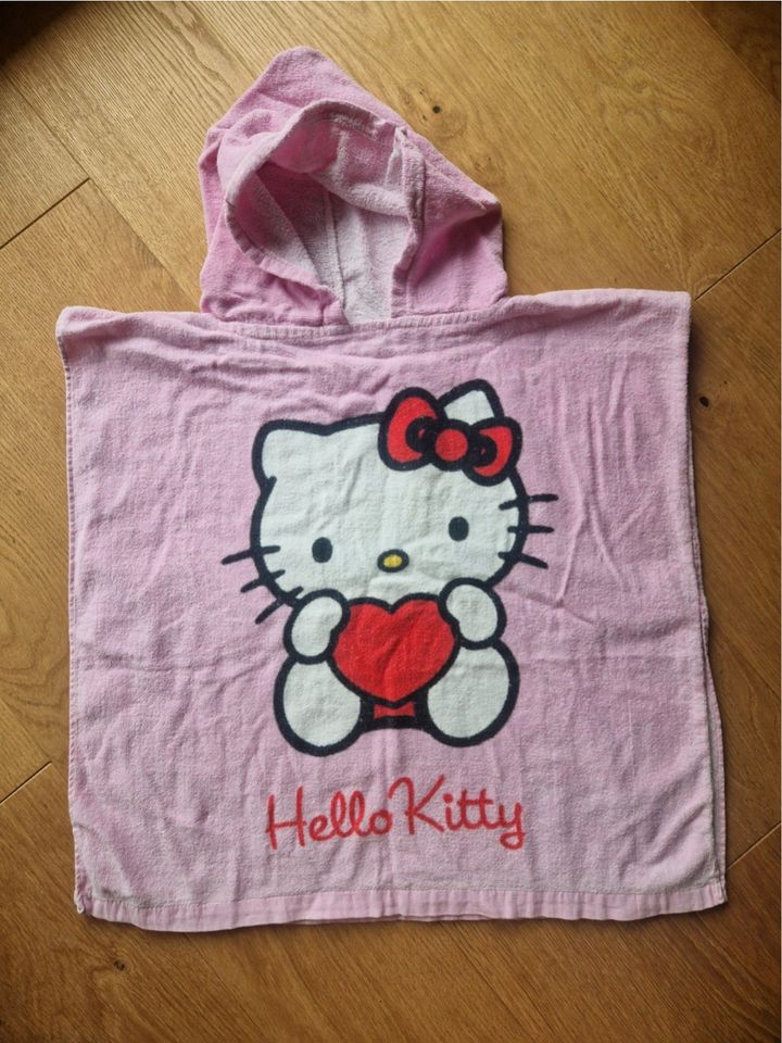 Handtuch - Poncho "Hello Kitty" rosa mit Kapuze in Eggstätt