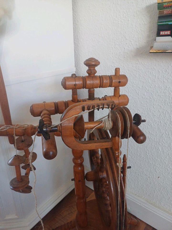 Spinnrad antik Holz Flachs Wolle zweifädig in Schmalkalden