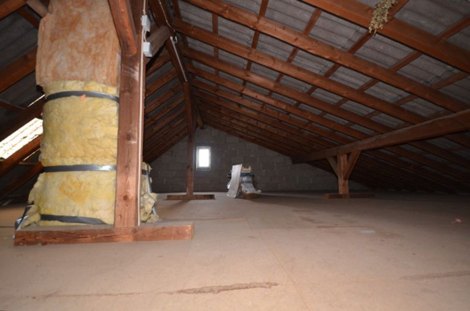 Ehemaliges Bauernhaus mit großem Gartengrundstück, Scheune, Stall und großer Carport, Steiningen (4) in Steiningen