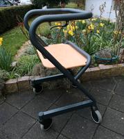 Saljol Wohnraum-Rollator mit Handbremse und Tablett Bayern - Fürstenfeldbruck Vorschau