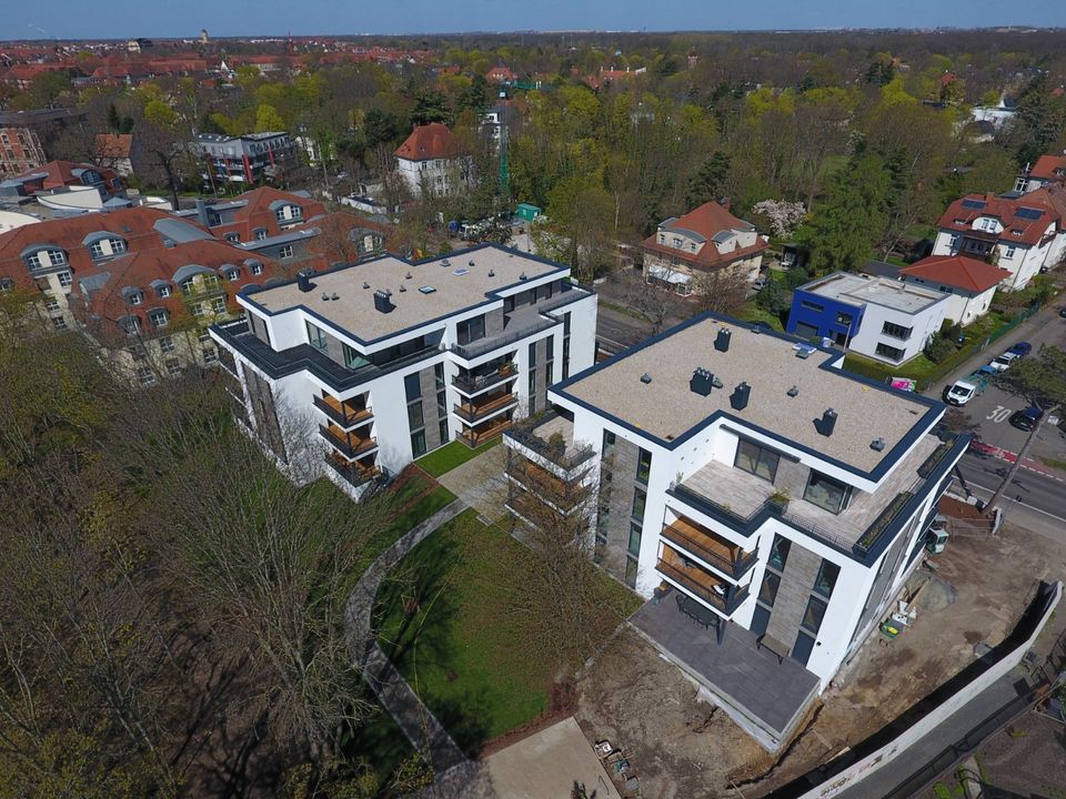 NEUBAU EIGENTUMSWOHNUNG in BESTLAGE von LEIPZIG | PENTHOUSE oder GARTENWOHNUNG / 2 x XXL TERRASSEN / 2 x BÄDER + GÄSTE-WC / 70m² Wohnen mit KAMINANSCHLUSS / 7.000m² eingezäuntes GRUNDSTÜCK / GARAGE in Leipzig