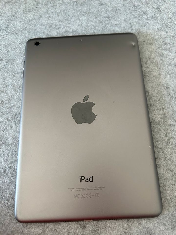 Apple IPad Mini 2.Generation 16 GB Space Grau in Neufahrn