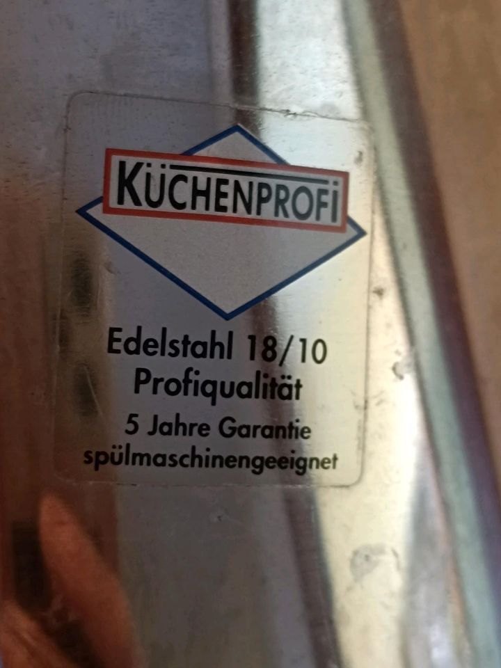 Küchenprofi Spargel oder Spaghetti Topf mit Sieb in Frankfurt am Main