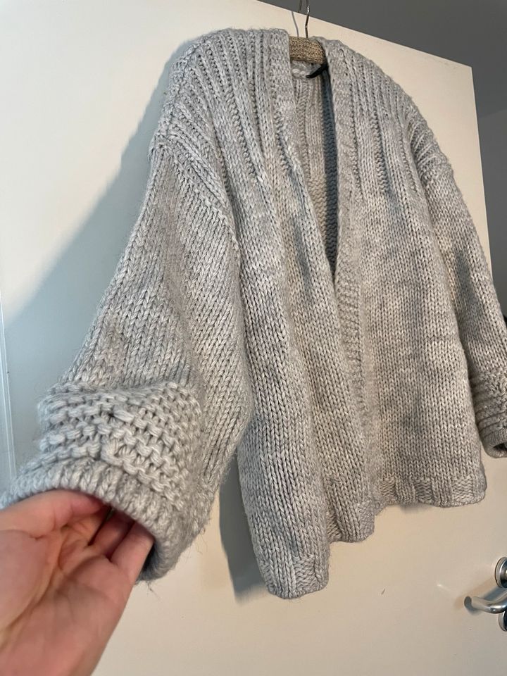 Super kuscheliger Cardigan Strick oversized Größe L in Saarbrücken