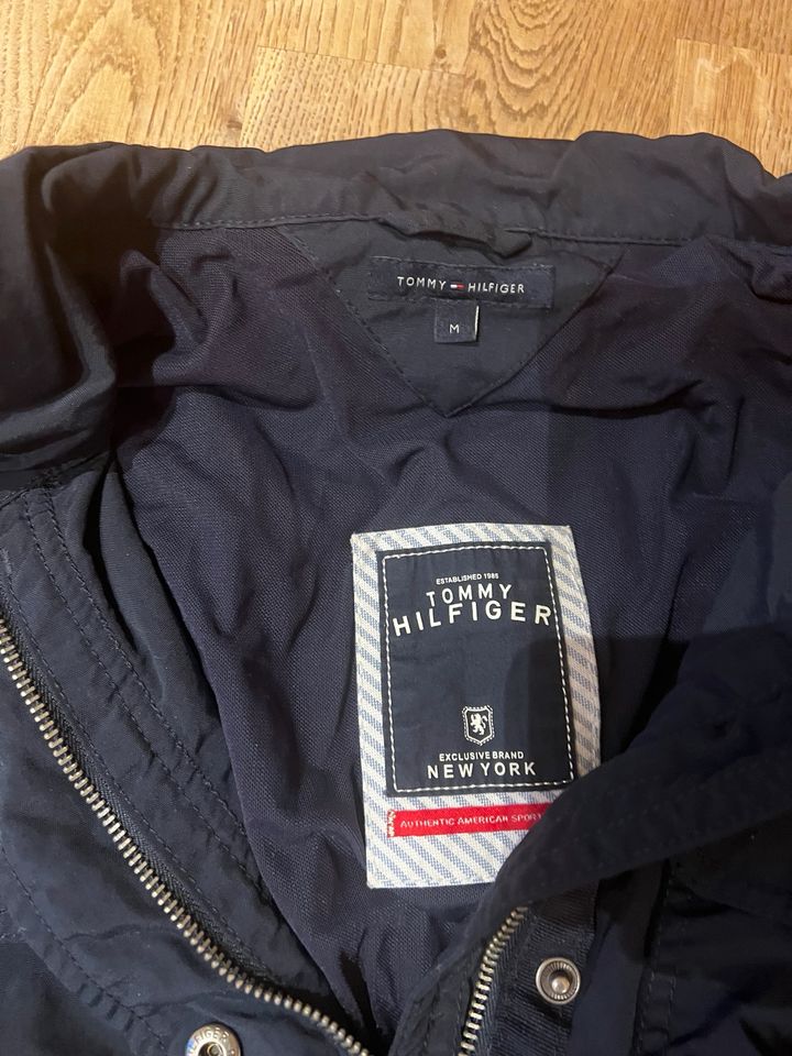 Jacke Tommy Hilfiger Dunkelblau M in Hilter am Teutoburger Wald