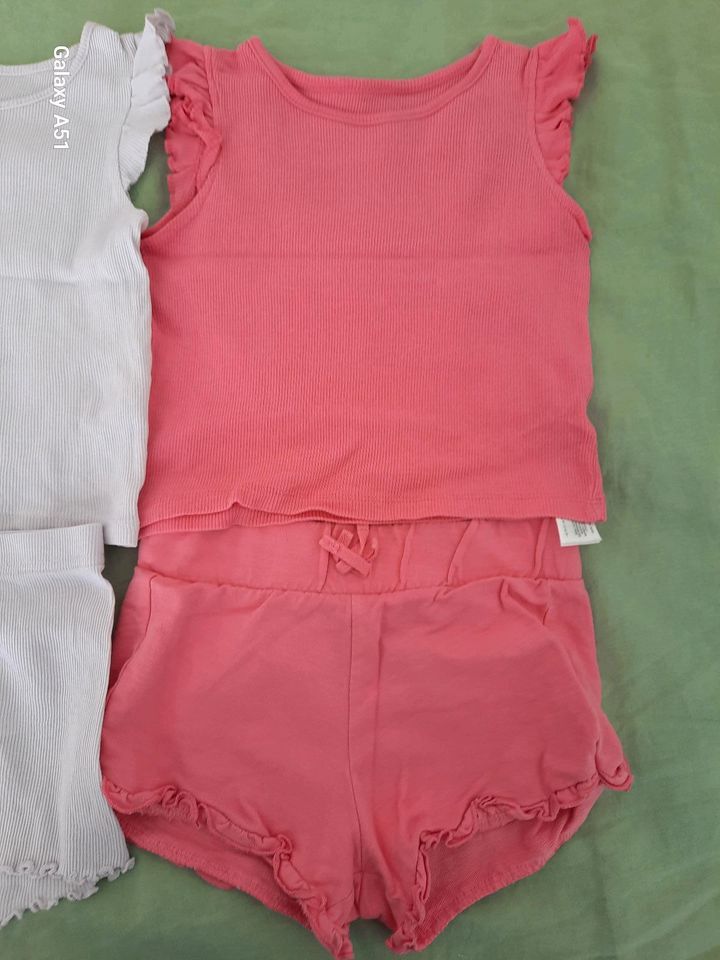 Primark 3er Set Shirts Shorts Gr. 92 gerippt in München