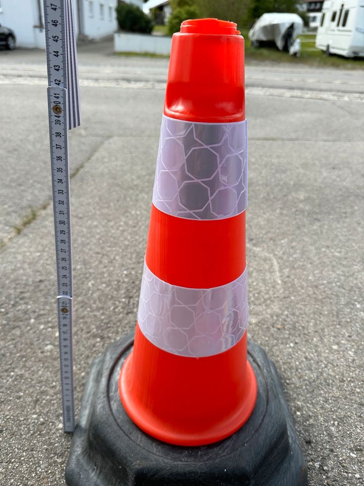 Pylonen, beschwerte Leitkegel in Hohenpeißenberg