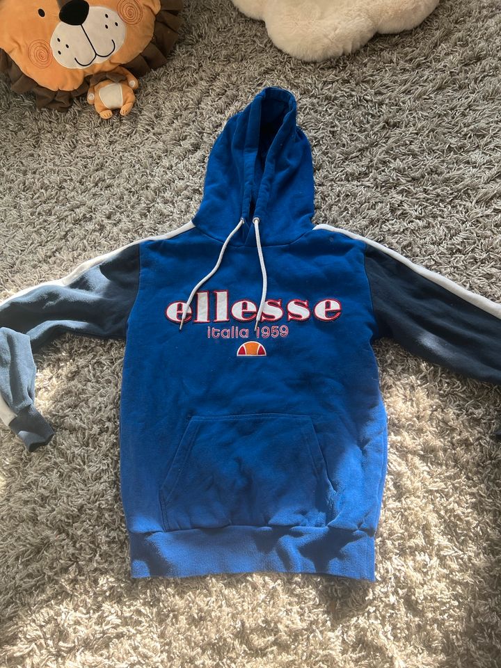 Sweatshirt Pulli Ellesse Gr.S  neuwertig in Mülheim (Ruhr)