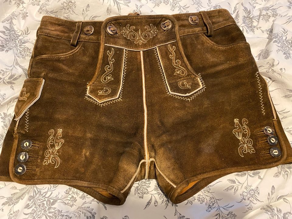 Damen Lederhose Tracht in Hunderdorf