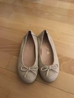 Creme farbene Unisa Ballerinas Schuhe Gr. 31 mit Gebrauchsspuren Hessen - Nidda Vorschau