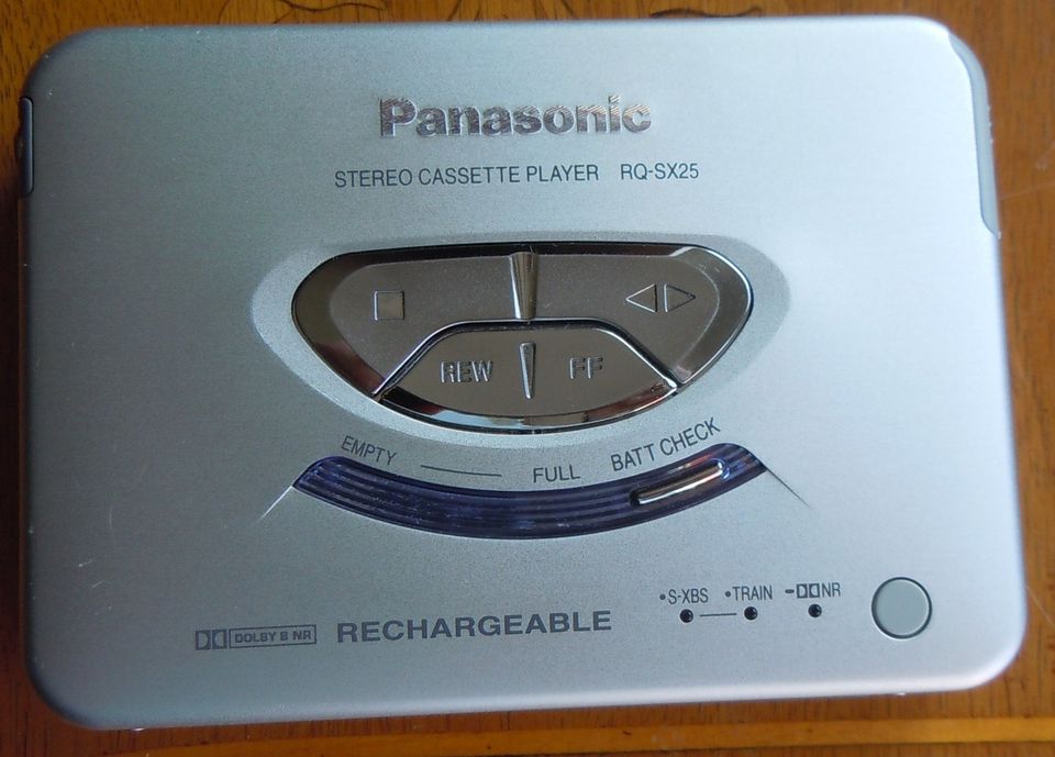 Tragbarer Kassettenspieler Panasonic RQ-SX25, defekt! in Hannover