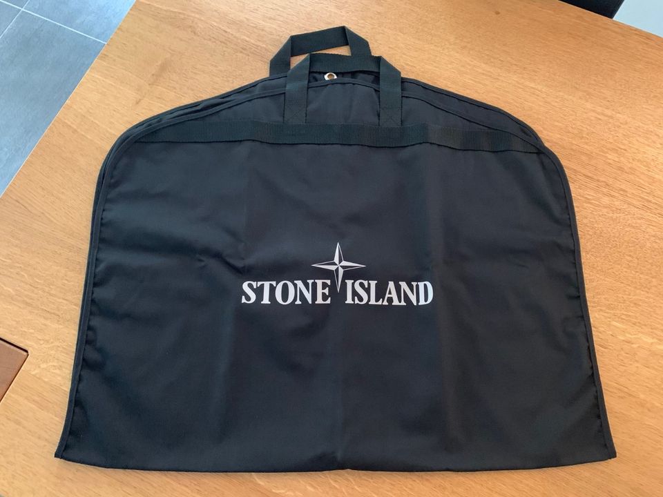 STONE ISLAND Kleidersack Original schwarz, großer Schriftzug NEU in Nürnberg (Mittelfr)