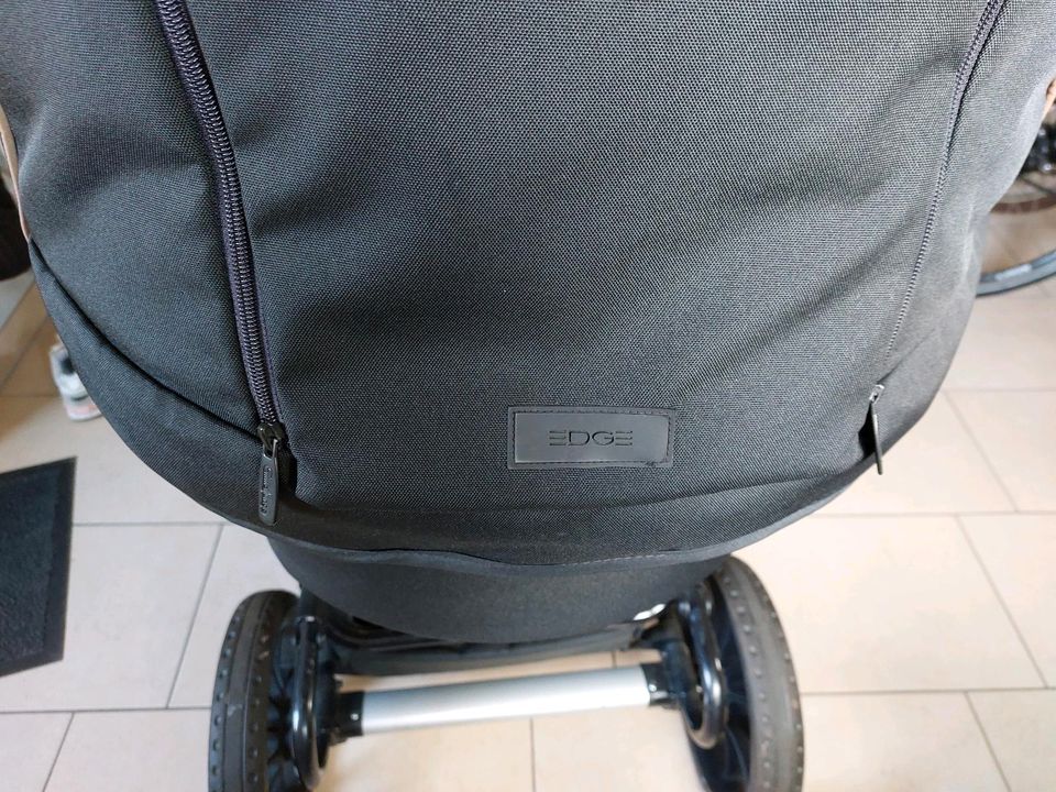 Emmaljunga Kinderwagen EDGE schwarz in Neubörger