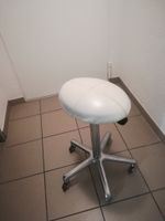 Vintage Friseur-Hocker Stehhilfe höhenverstellbar Leder Kr. München - Haar Vorschau