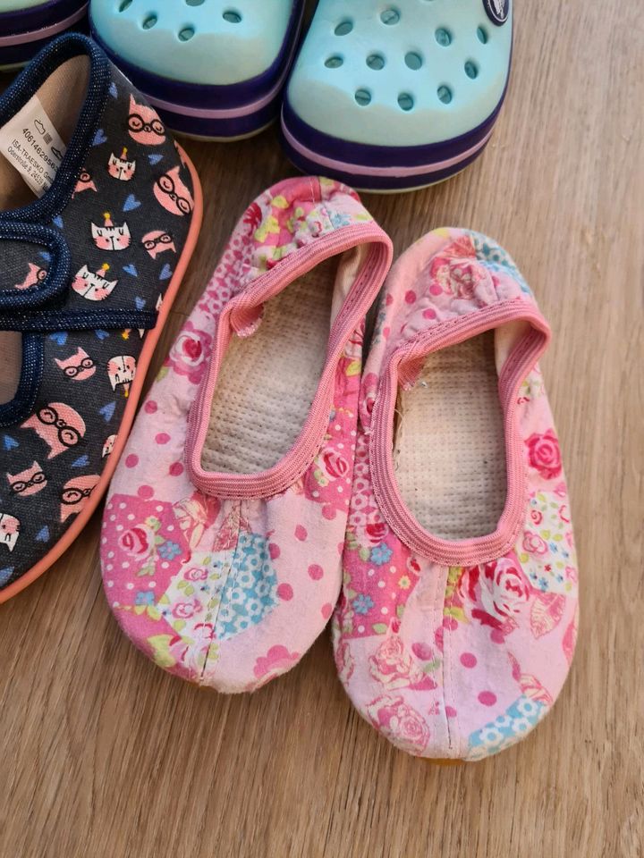 Crocs C8 Hausschuhe 24/25 Elefanten Turnschläppchen Pferde Katzen in Bergisch Gladbach