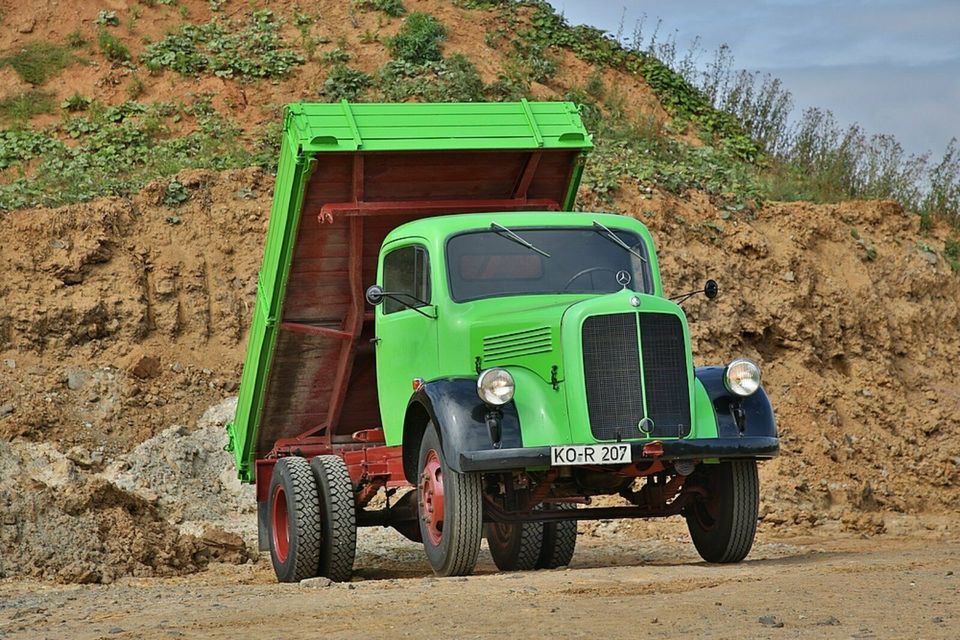 Mercedes Spitzhauber Ersatzteile Reparatur Wartung Oldtimer LKW in Selters