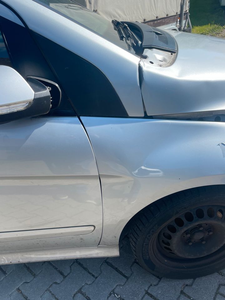 B 180 CDI Mercedes Unfall airbag draußen in Öhringen