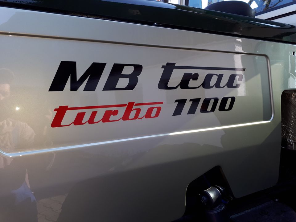 MB-trac Aufkleber Schriftzug Motorhaube - Unimog in Bayreuth