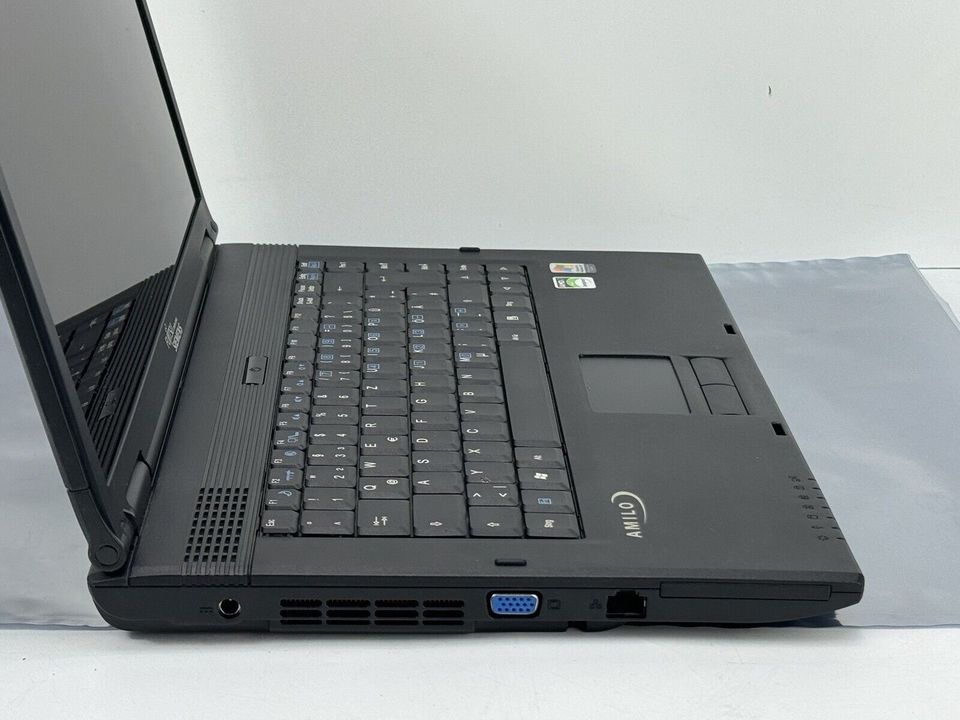 Fujitsu AMILO LA1703 Windows XP Notebook AMD 3200+ 1,60GHz 2GB 12 in Fellbach