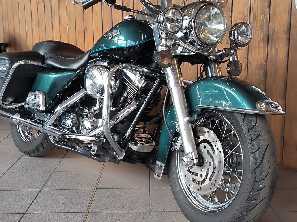 Harley-Davidson FLHRC Road King Classic in Kiel