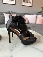 Buffalo Heels 37 Schwarz Blümchen Schuhe Blogger Style Schleswig-Holstein - Lübeck Vorschau