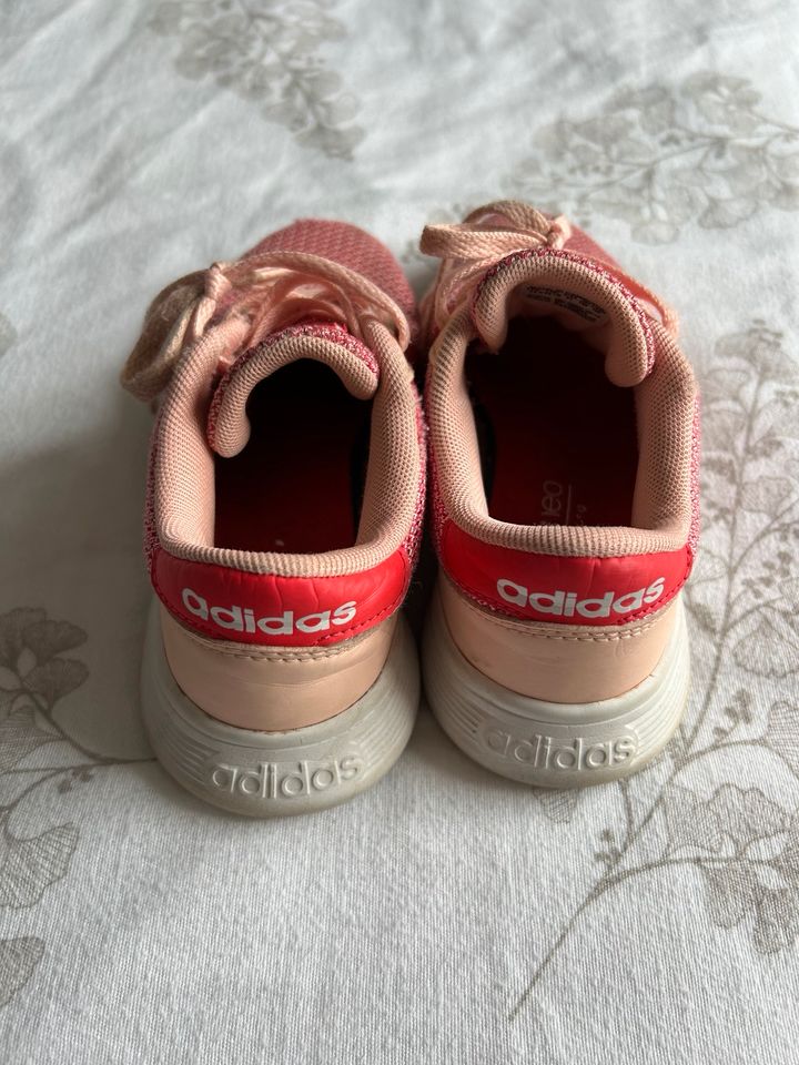 Mädchen Adidas Schuhe Gr 31 in Neustadt