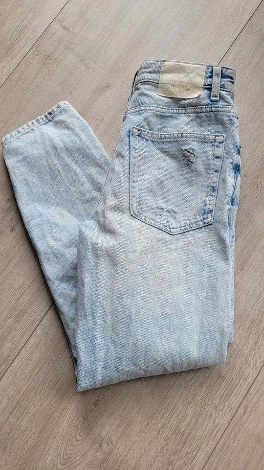 Bershka Loose Fit Skater Baggy Jeans, blau, Gr. 34 (W28), neuw. in Dachau
