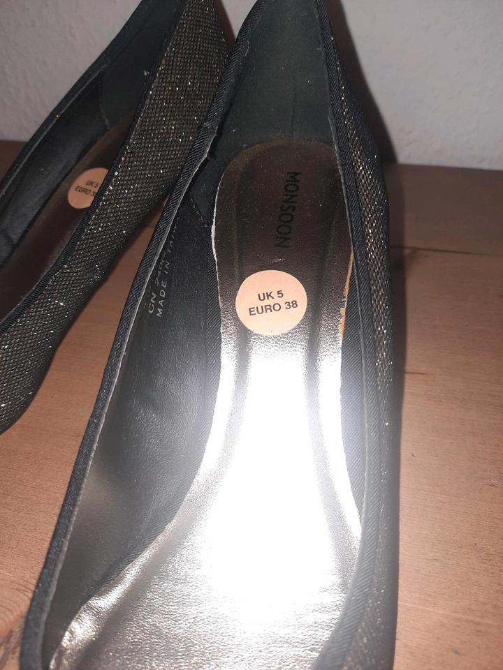 Pumps, Glitzer, Gold-Schwarz, Abendschuh, Silvester, Weihnachten in Bad Homburg