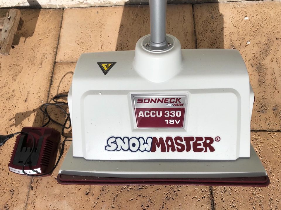 Sonneck SNOWMASTER Akku-Schneefräse cordless snowthrower accu Fraise à  neige Akku450 