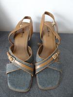 Braun-jeansfarbene Sandaletten/Riemchenpumps von Laura Berg,Gr.38 Bayern - Langenzenn Vorschau