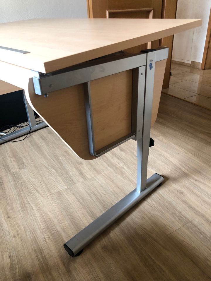 Höhenverstellbarer Schreibtisch in Zeulenroda