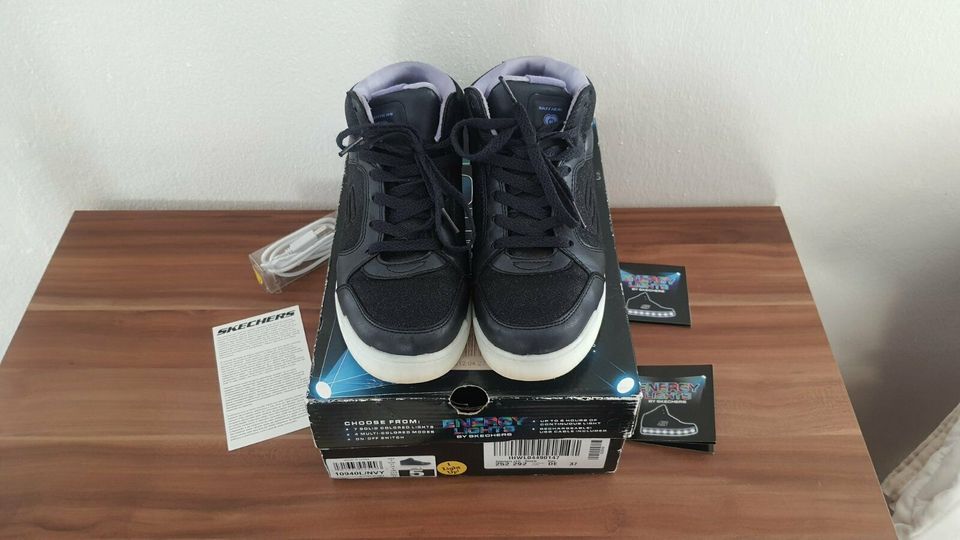 Skechers top led bootie