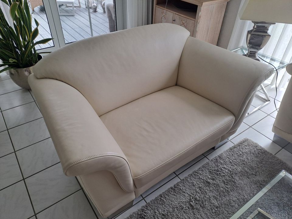 Natura Ledersofa (creme) - Love Seat / XXL-Sessel in Lindhorst