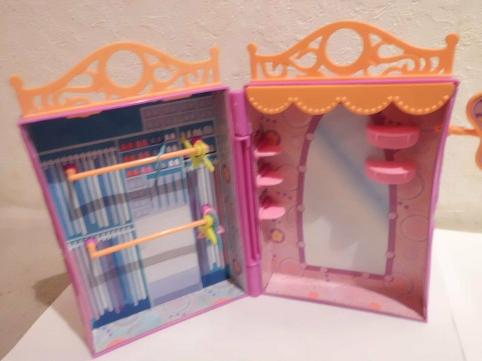 Polly Pocket / Schrank " Strandhaus"und "Funkelnde Tierfreunde" in Deggingen