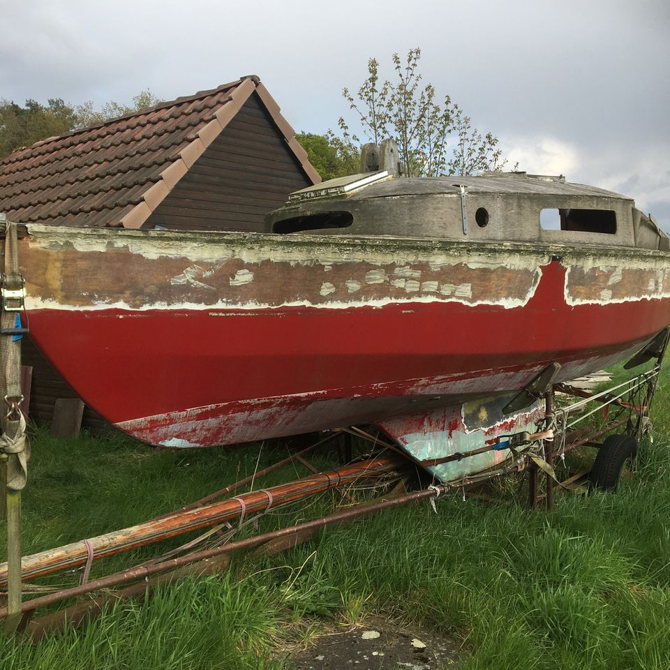 Dachbodenfund - Schiff mit Trailer - zu verschenken in Schwanewede