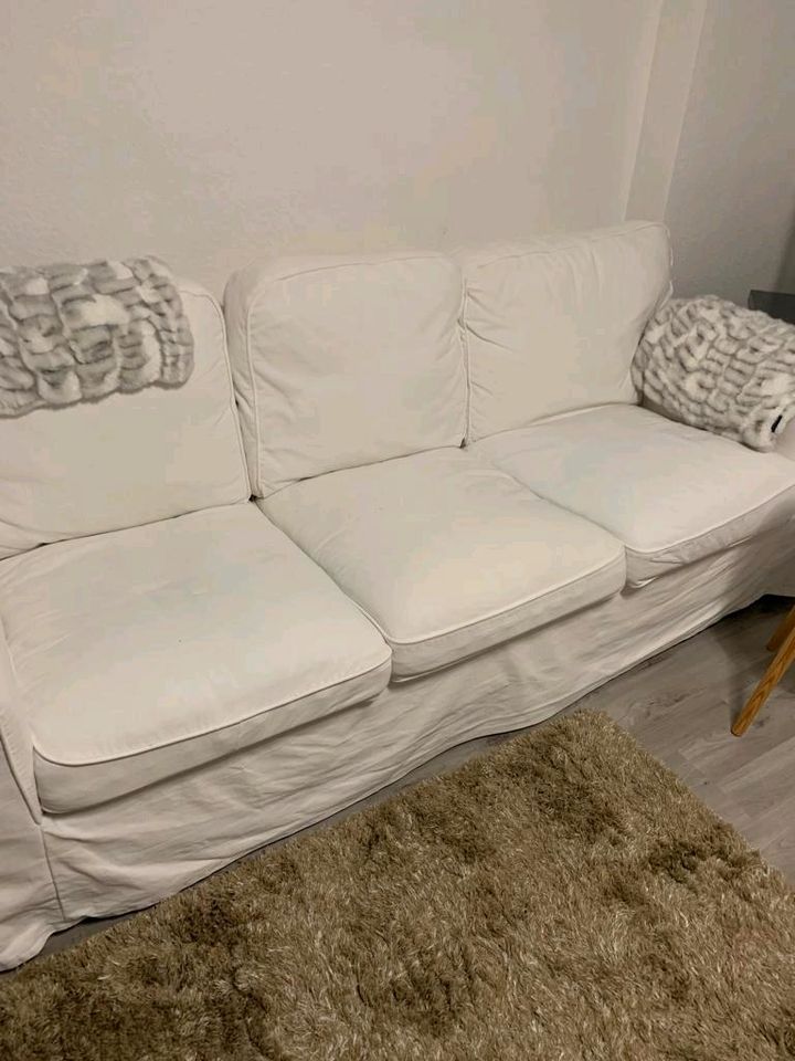 Weiße Couch mit Stoffbezug, top gepflegt in Essen