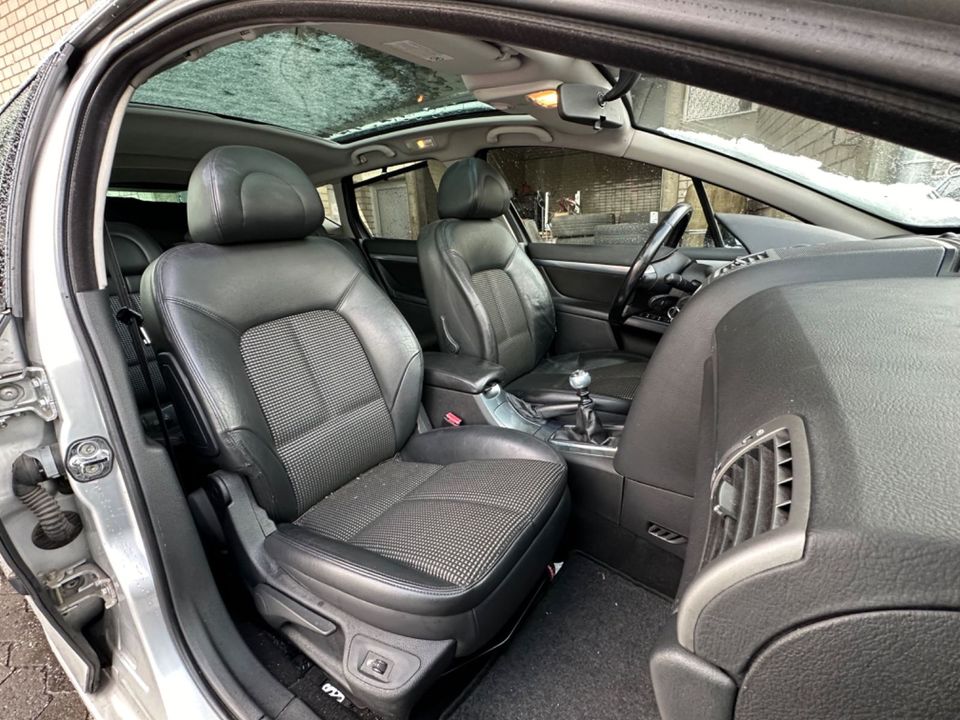 Peugeot 407 Platinum HDi 135 - Panorama - Leder - Xenon in Bornheim