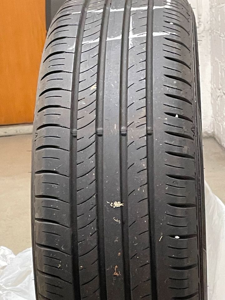 Sommerreifen Dunlop 215/60R17 96H in Hanau