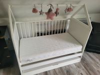 Alcube Babybett/ Kinderbett mit o. ohne Matratze Hausbett 60x 120 Nordrhein-Westfalen - Krefeld Vorschau