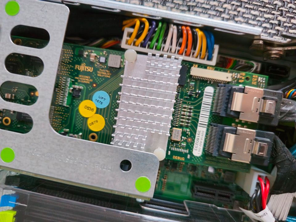 Server Fujitsu RX200 S7 - Xeon E5-2690 96GB RAM in Leinfelden-Echterdingen