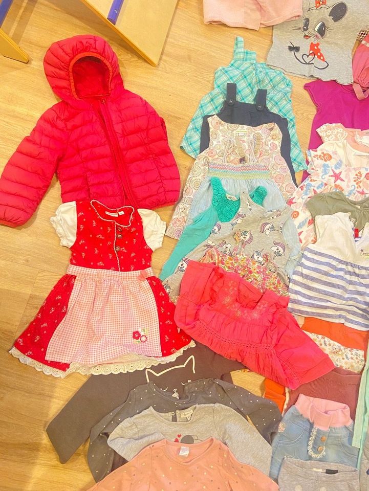 Kleiderpaket Mädchen Kinder 86 Kleidung in Wörth an der Isar