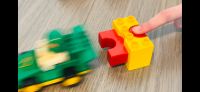 LEGO DUPLO Rennbahn 30 Teile mit Autos, Motorrad, Abschussrampe Köln - Widdersdorf Vorschau