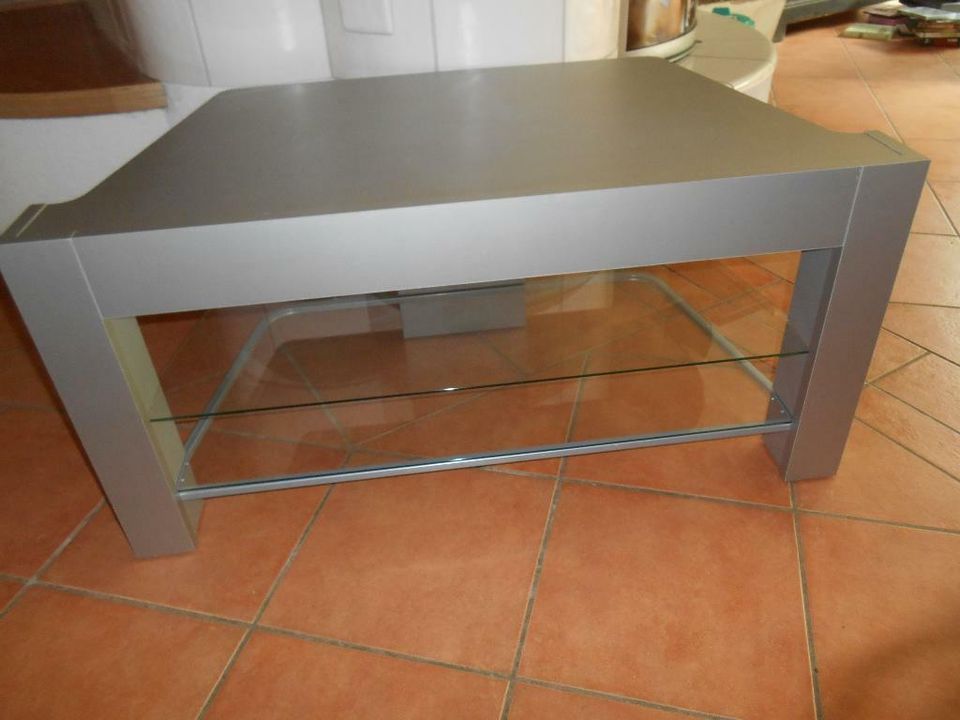 IKEA Fernseh Unterschrank Silber / Grau mit 2 Glaszwischenböden in Keltern