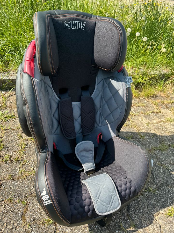 Auto-Kindersitz 9-18 kg. in Freudenstadt