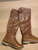 Buffalo Stiefel Damenstiefel Lederstiefel Gr. 38, guter Zustand Hessen - Langgöns Vorschau