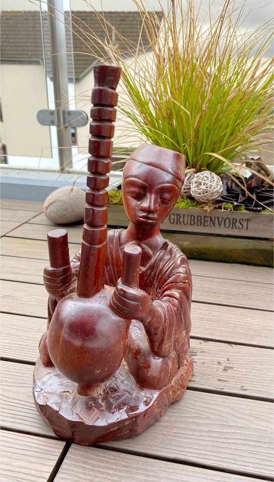 Original afrikanische Figur mit Instrument - handarbeit in Leverkusen