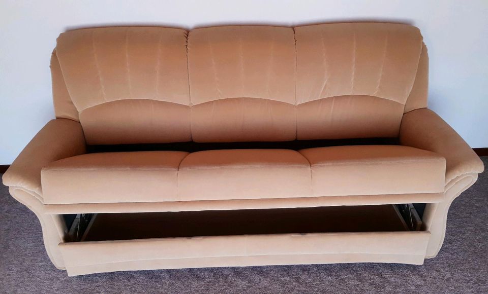 Komfortable Sitz-/ Schlafkombination (ausziehbares Sofa) in Oberhausen