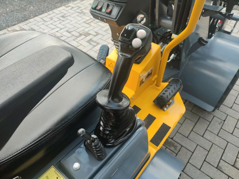 Radlader Hoflader Eurotrac W 11 Kubota Motor Hubhöhe 2,85 m NEU in Auderath