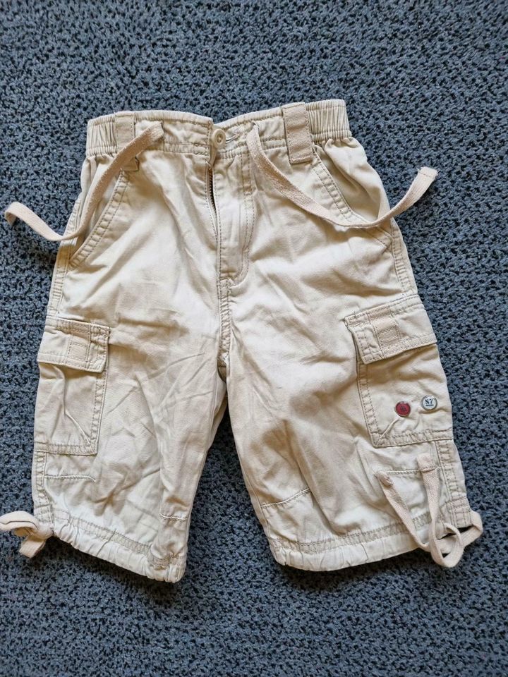 Schöne kurze beige Hose Jungs Gr. 104 3€ in Wienhausen