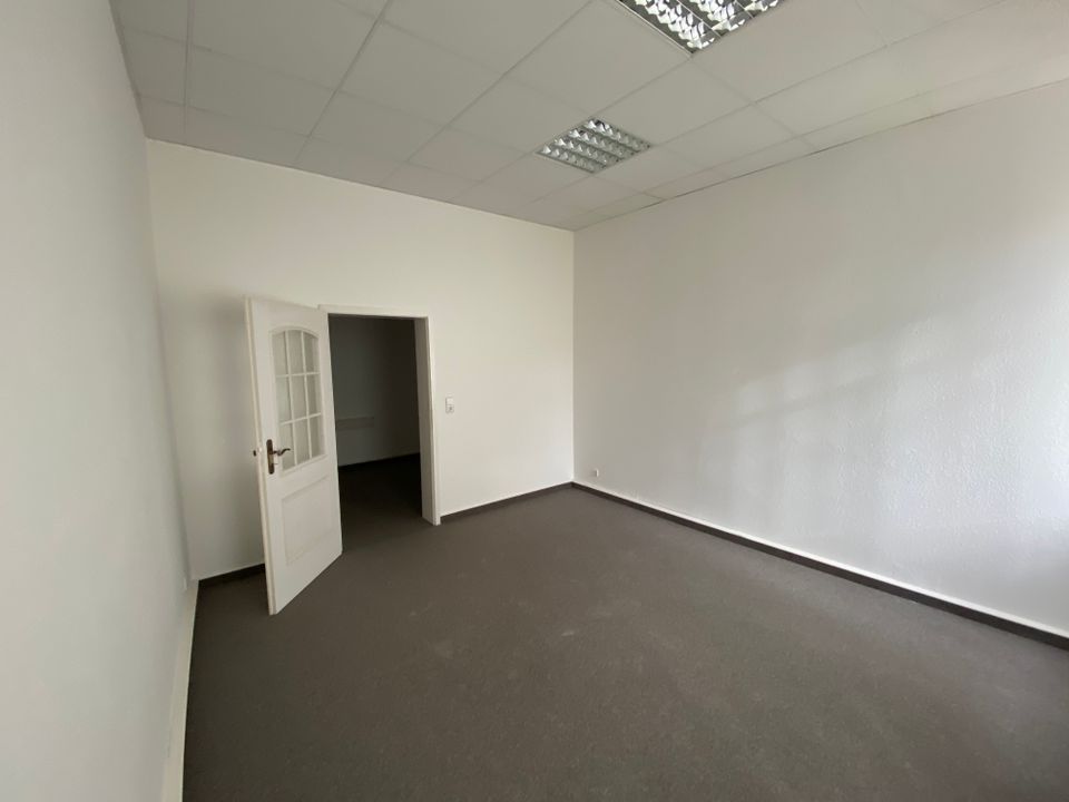 Direkt vom Eigentümer - ohne Provision - großes Büro mitten im Zentrum von Auerbach in Auerbach (Vogtland)
